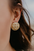 Load image into Gallery viewer, Matte Gold Woven Pattern Earrings
